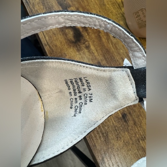 Elegant Black High Heel Sandals - Picture 4 of 5